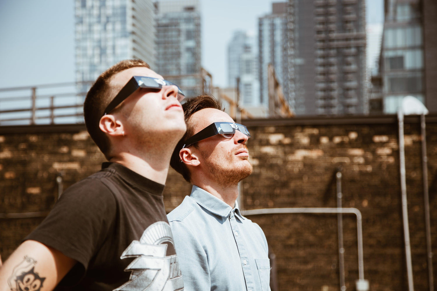 men-look-at-sun - GoCart